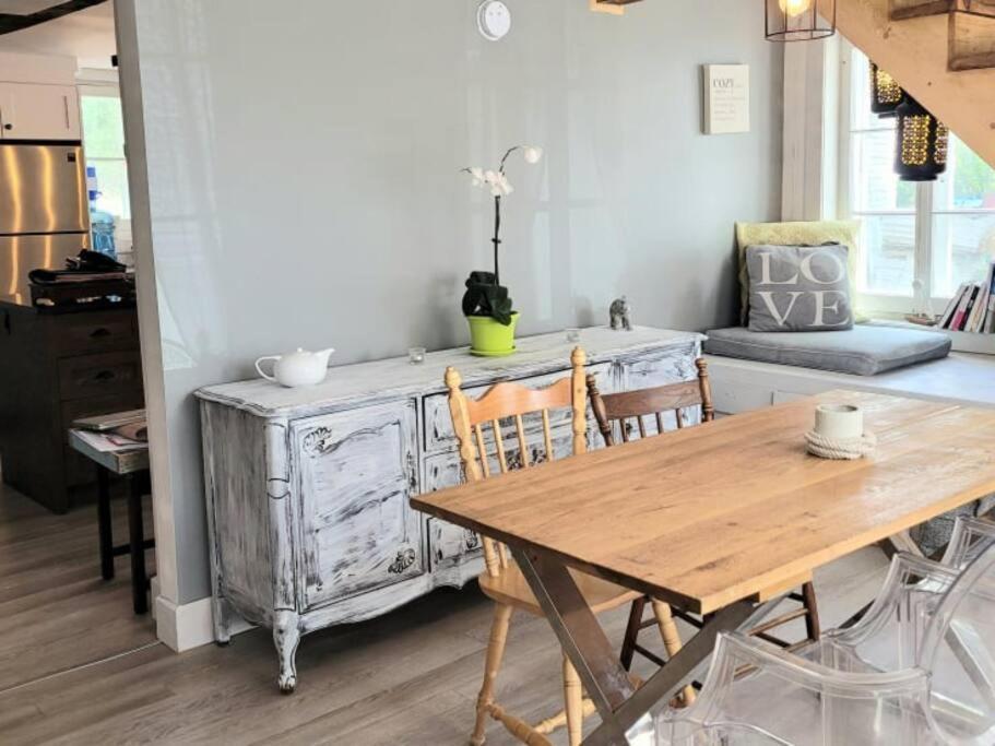 Om Chalet 1 Avec Spa Face Au Fleuve Saint-Jean Exteriör bild